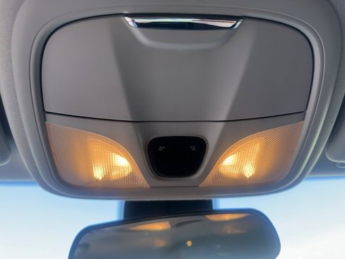 Used 2019 Jeep Cherokee Latitude w/ Popular Appearance Group image 23