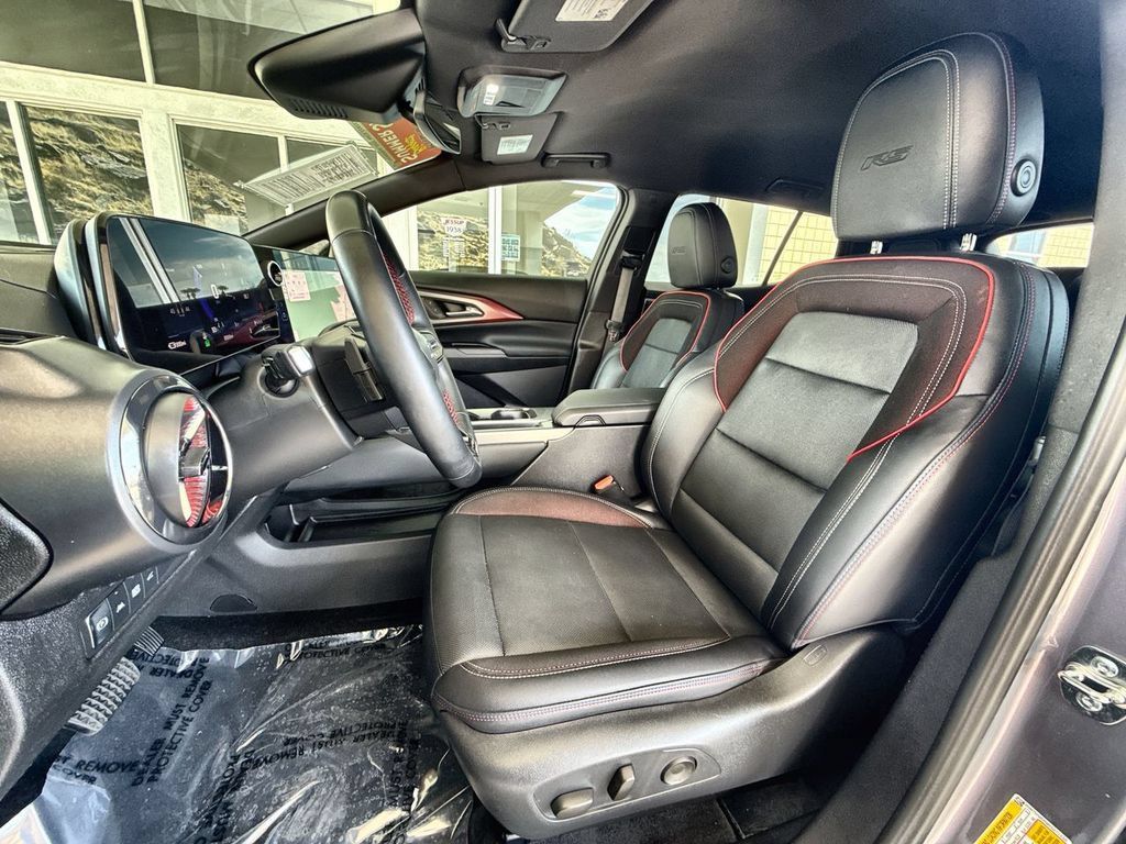 Used 2024 Chevrolet Equinox EV RS FWD image 18
