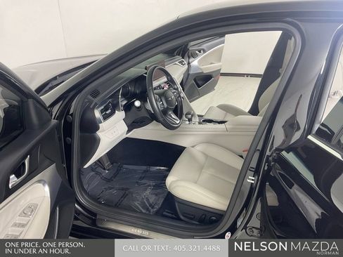 Used 2025 Genesis G70 2.5T RWD image 12
