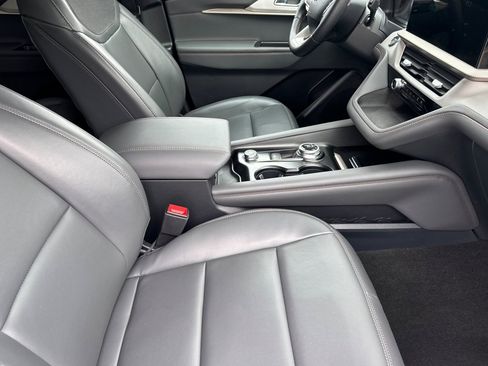 Used 2025 Ford Explorer Active w/ Active Comfort Package image 17