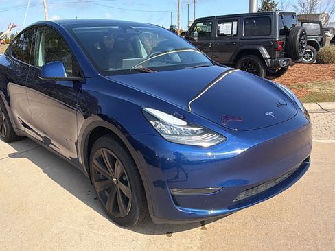 Used 2023 Tesla Model Y Long Range image 5