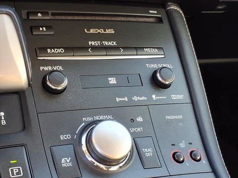 Used 2017 Lexus CT 200h image 10