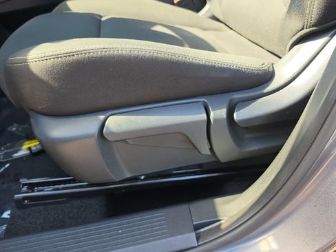 Used 2023 Nissan Rogue S FWD image 19