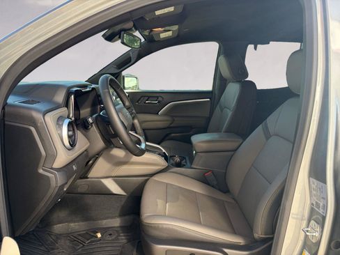 Used 2025 Chevrolet Colorado ZR2 w/ Technology Package image 9