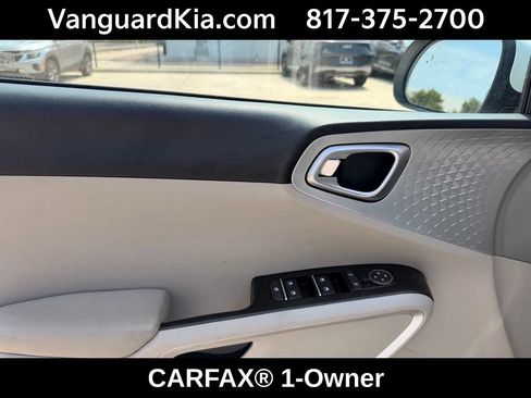 Certified 2025 Kia Soul LX w/ LX Technology Package FWD image 17