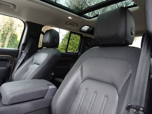 Used 2020 Land Rover Defender 110 First Edition image 14