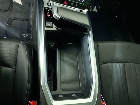 Certified 2022 Audi e-tron Premium Plus w/ Premium Plus Package image 9