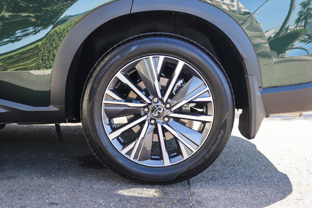 Certified 2027 INFINITI QX60 Luxe w/ Family Package FWD image 11