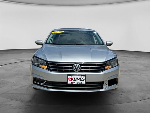 Used 2016 Volkswagen Passat 1.8T SE FWD image 2