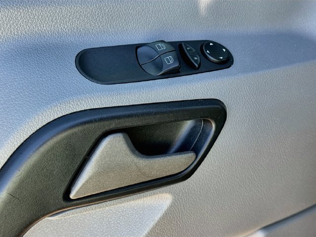 Used 2018 Mercedes-Benz Sprinter 2500 image 18