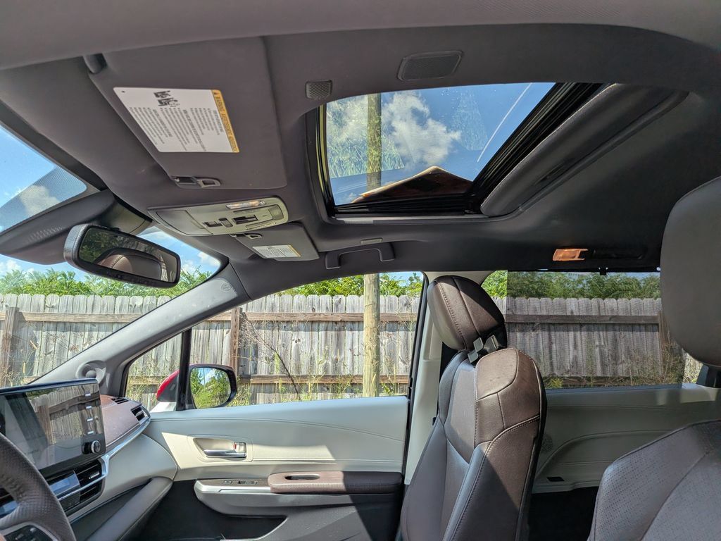 Used 2021 Toyota Sienna Platinum FWD image 25