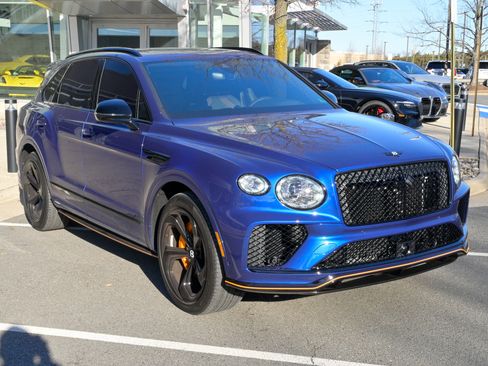 Used 2025 Bentley Bentayga image 3
