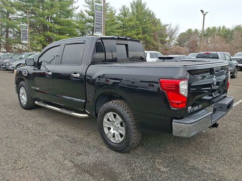 Used 2017 Nissan Titan SV image 4
