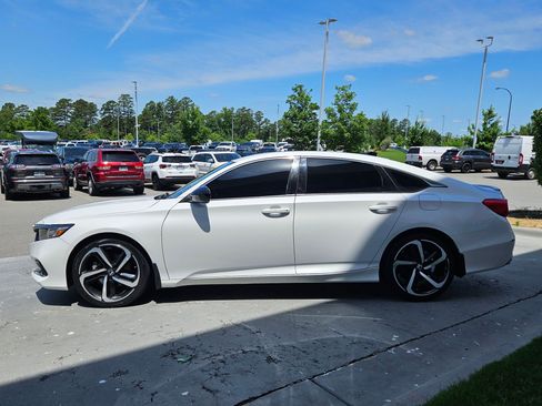Used 2022 Honda Accord Sport image 4