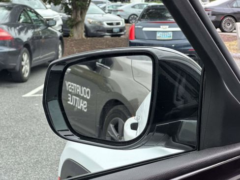 Used 2023 Jeep Grand Cherokee L Laredo image 18