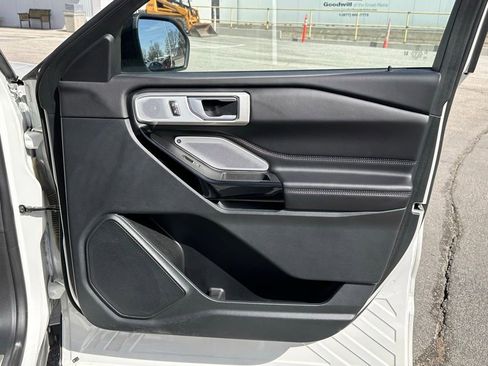 Used 2023 Ford Explorer Platinum w/ Technology Package image 25
