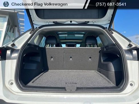Used 2025 Volkswagen Tiguan SE AWD/4WD image 14