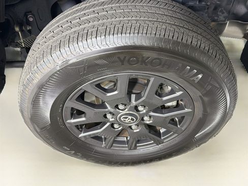 Used 2025 Toyota 4Runner SR5 AWD/4WD image 11