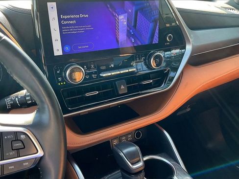 Used 2024 Toyota Highlander Platinum image 24