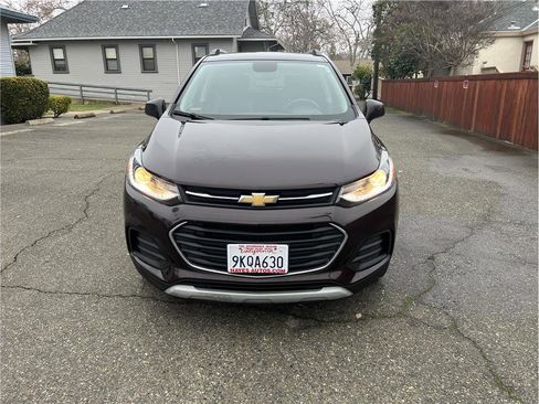 Used 2021 Chevrolet Trax LT image 2