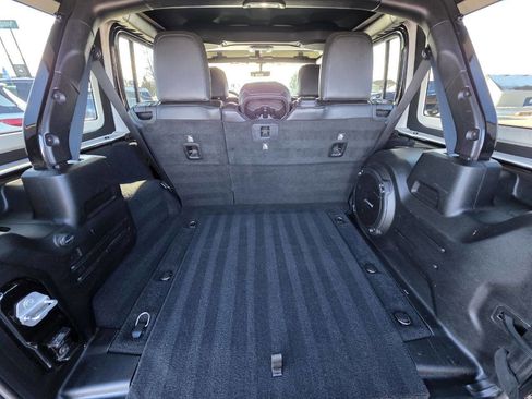 Used 2018 Jeep Wrangler Unlimited Sahara image 27