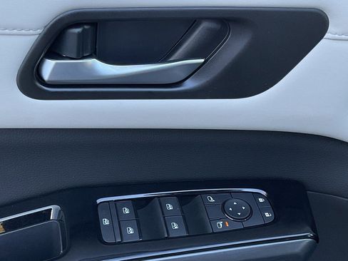 New 2026 Nissan Pathfinder SL image 13