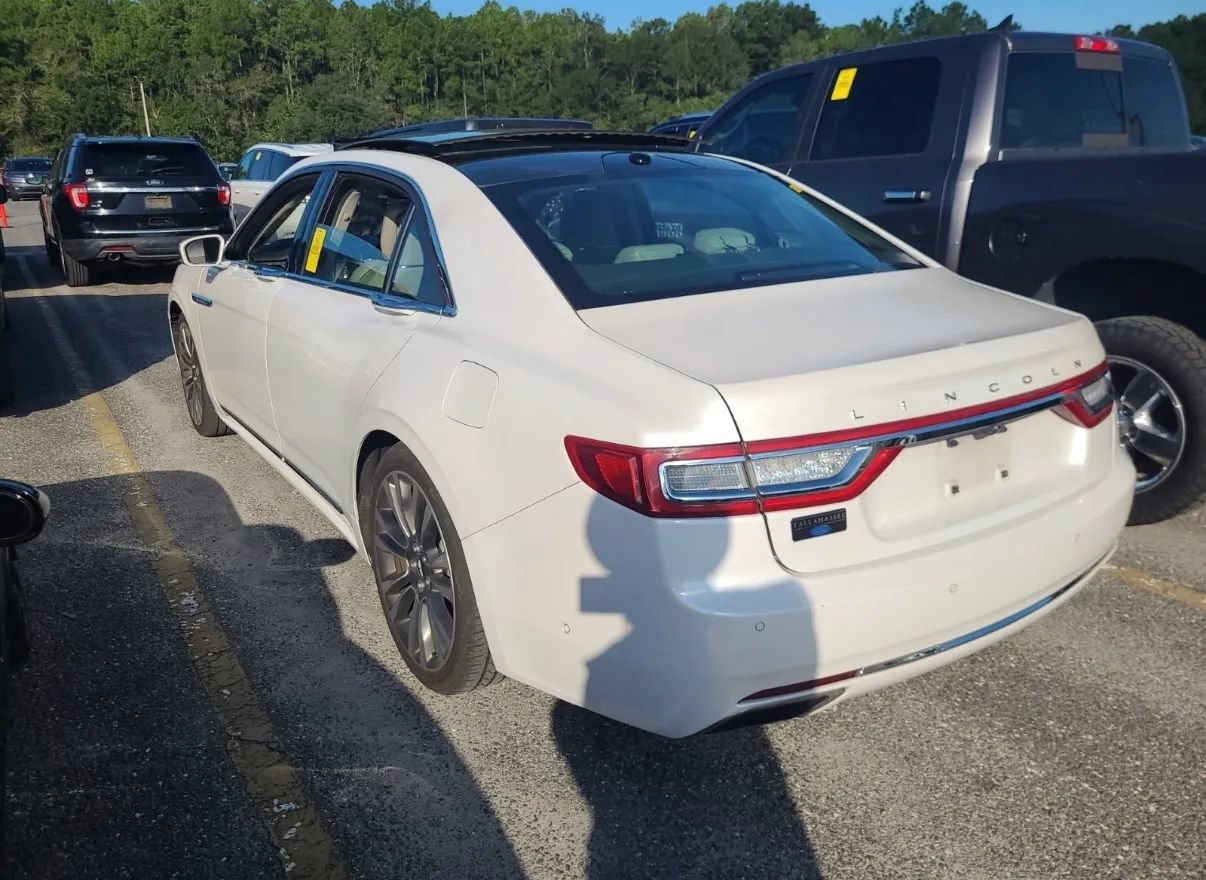 Used 2017 Lincoln Continental Reserve w/ Luxury Package AWD/4WD image 2