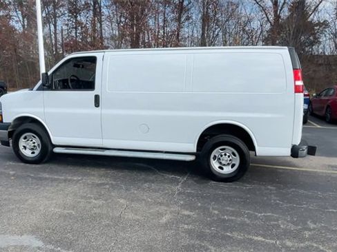 Used 2024 Chevrolet Express 2500 w/ Driver Convenience Package image 5