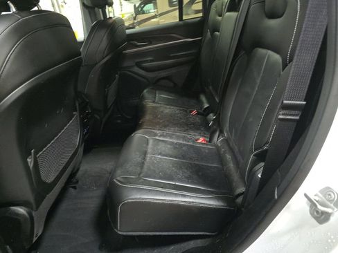 Used 2023 Jeep Grand Cherokee Limited image 4