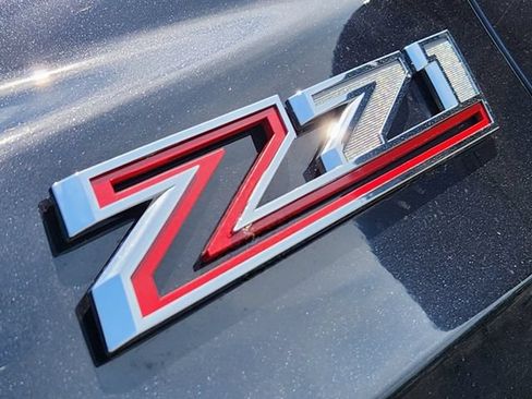 Used 2022 Chevrolet Tahoe Z71 w/ Luxury Package AWD/4WD image 11