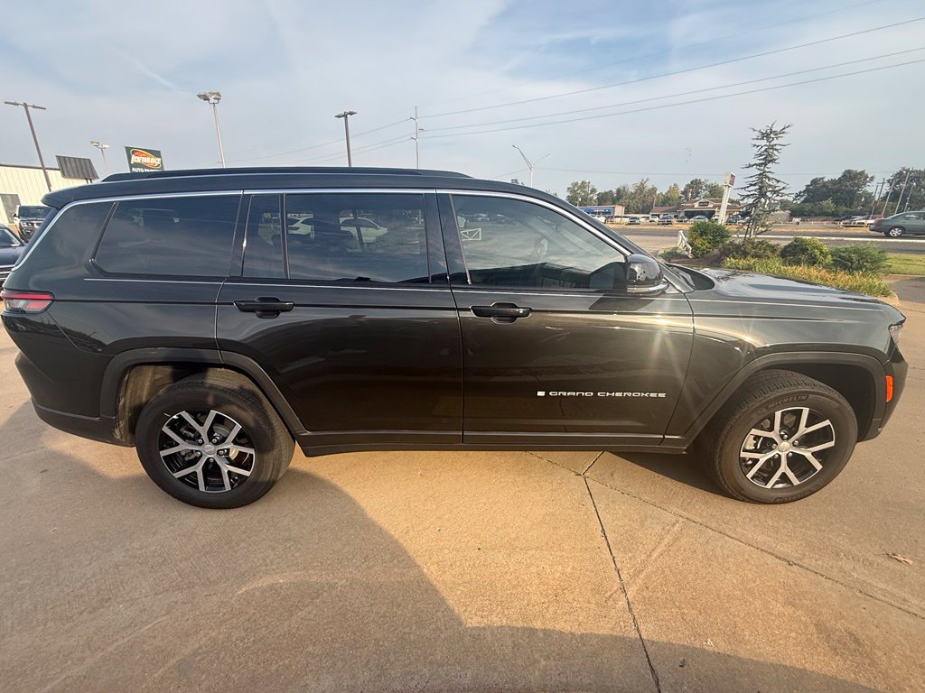 Used 2024 Jeep Grand Cherokee L Limited RWD image 6