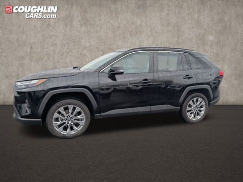 Used 2023 Toyota RAV4 XLE Premium image 4