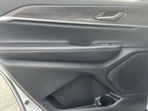 Certified 2024 Jeep Grand Cherokee L Limited w/ Luxury Tech Group II image 26