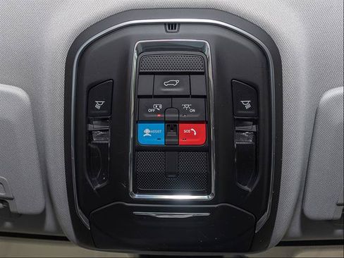 Used 2023 Jeep Grand Cherokee Laredo w/ Luxury Tech Group I AWD/4WD image 16