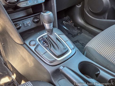 Used 2021 Hyundai Kona SE image 24