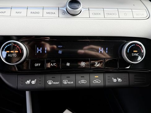 New 2026 Hyundai Elantra Limited image 17