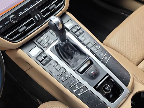 Certified 2020 Porsche Macan w/ Premium Package Plus AWD/4WD image 23