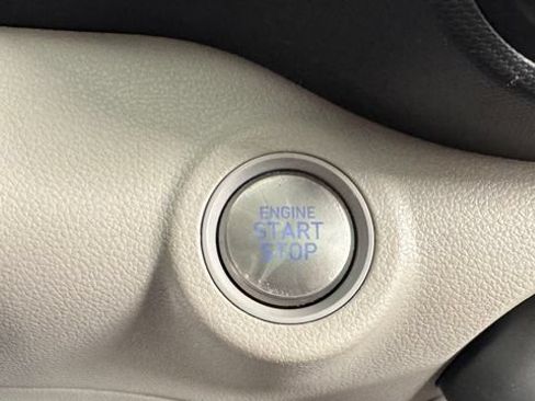 Used 2025 Hyundai Venue SEL FWD image 23