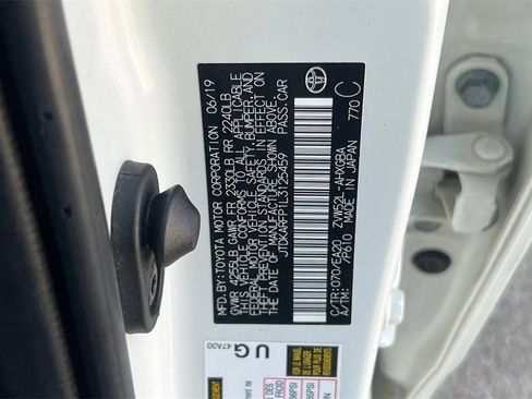 Certified 2020 Toyota Prius Prime XLE w/ Carpet Mat Package image 32