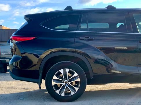Used 2021 Toyota Highlander XLE image 10