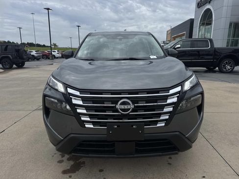 Used 2024 Nissan Rogue S AWD/4WD image 2
