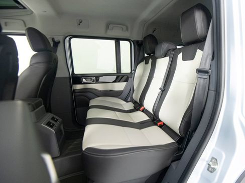 Used 2025 INEOS Grenadier AWD/4WD image 32