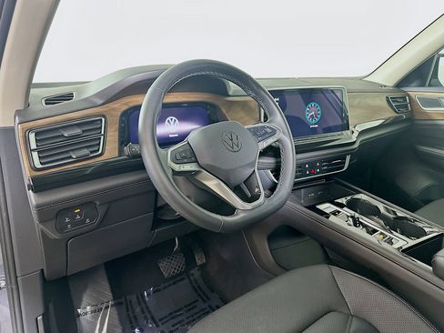 Used 2025 Volkswagen Atlas SE image 9