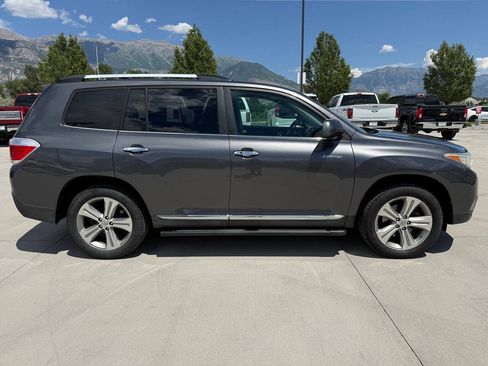 Used 2011 Toyota Highlander Limited w/ Tow Pkg AWD/4WD image 2