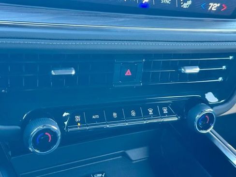 Used 2025 Chevrolet Tahoe LT image 13