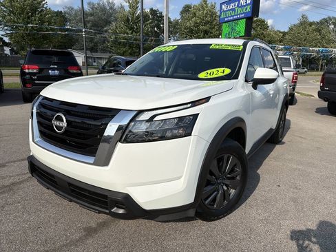 Used 2024 Nissan Pathfinder SV AWD/4WD image 1
