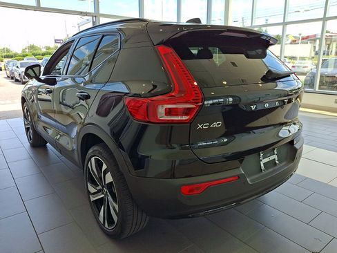Used 2024 Volvo XC40 B5 Plus w/ Climate Package AWD/4WD image 4