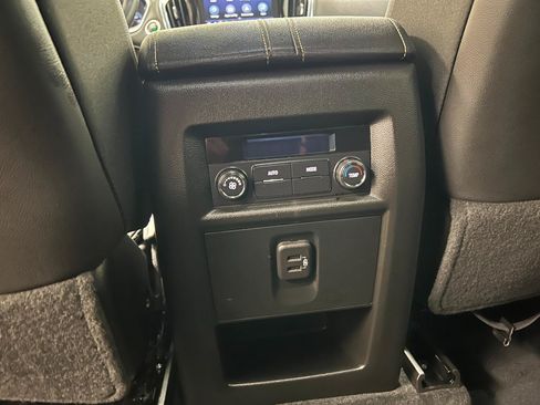 Used 2023 Chevrolet Traverse LT FWD image 53