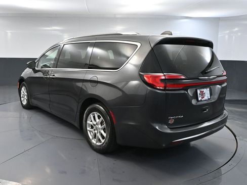 Used 2021 Chrysler Pacifica Touring-L image 9