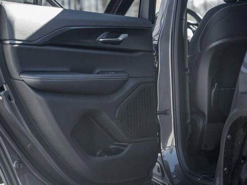 New 2025 Jeep Grand Cherokee Laredo X w/ Luxury Tech Group I image 34